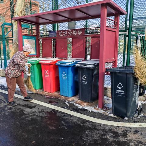 1_铲雪除冰 情暖寒冬