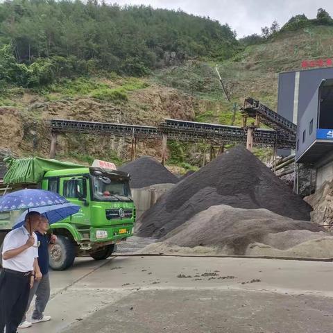 县砂石料工作中心开展防台风安全巡查活动