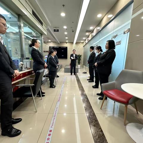 海淀西区人民大学支行积极开展防范非法集资宣传活动