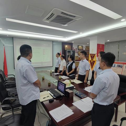 中荣支行党支部召开党员大会