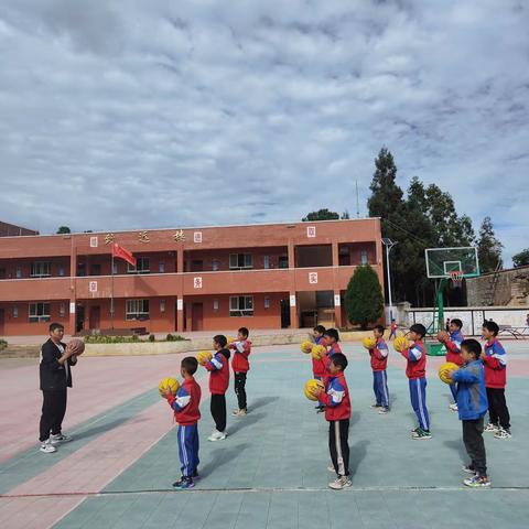 海拉镇枧槽小学学生社团活动