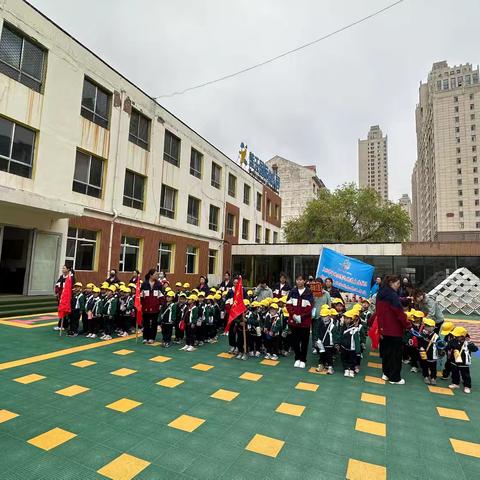 清远街道大齿社区联合大同市仁和双语幼儿园开展拾春活动