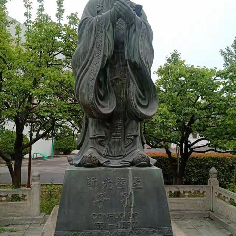 “寻古圣先贤，感悟传统文化”---泰山区小井小学五年级六班曲阜研学纪实