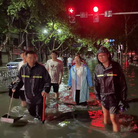 农行宜城支行：防汛抢险筑“冲不垮的堤坝”