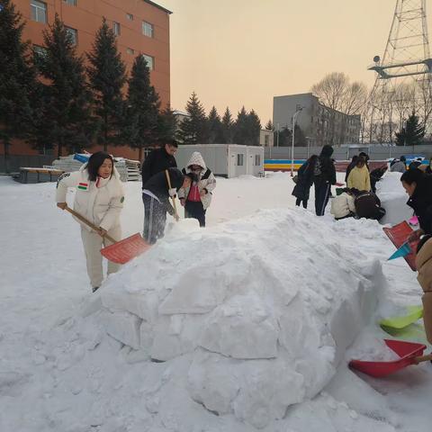 克山三中开展雪雕展示活动