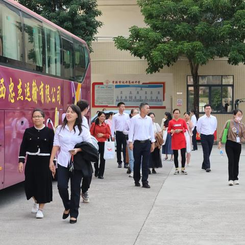 共筑教育桥梁，共谋发展蓝图 ——“贵百河”联考组领导及教师团队莅临我校交流考察