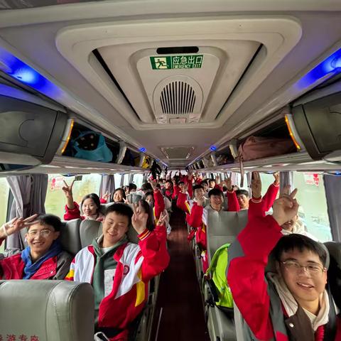 贵州铜仁伟才学校高二（x）班开展主题为“探以丹心筑梦•求践笃学尚行”两天一夜研学实践教育活动