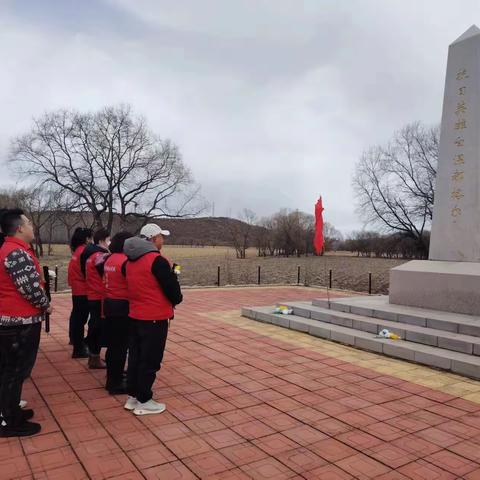 团结社区开展“缅怀革命先烈，弘扬爱国主义精神”清明扫墓活动