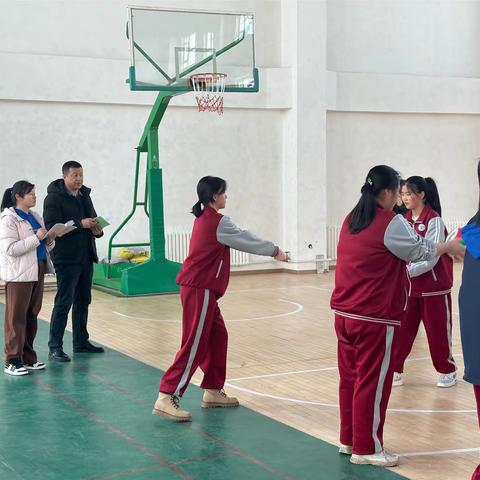 凝心聚力研教学 听课评课共提升———教研员下校听评课活动