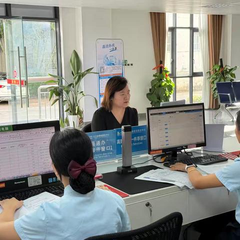 找问题优服务——三才镇开展“我陪群众走流程”活动