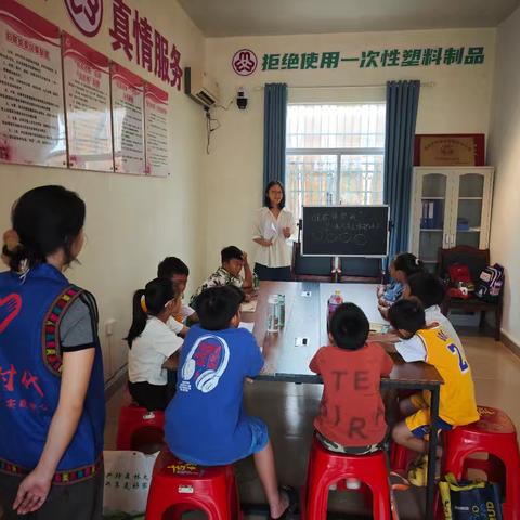 三才镇“爱心托管班”开展主题普法课