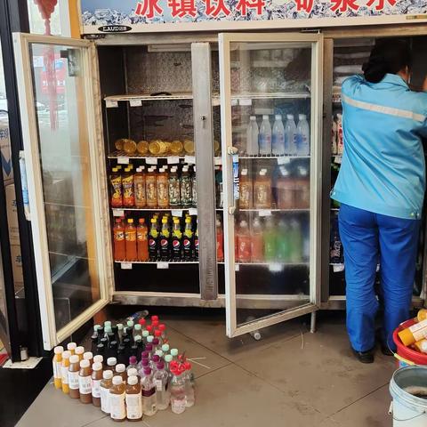 环城加油站结合4季度促销活动，对便利店商品及现场堆头进行优化。