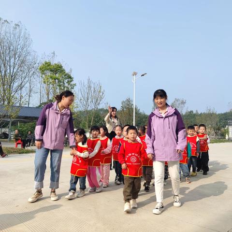 九九重阳节浓浓敬老情 ——京九博学幼儿园重阳节主题活动