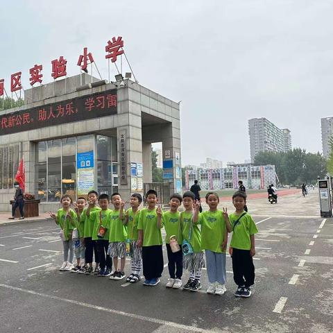 走进小学，感悟成长：艾贝尔幼儿园学前班幼儿参观小学活动