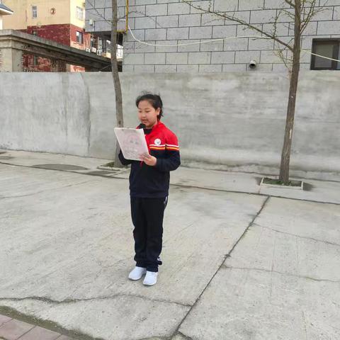 缅怀先烈，拥抱未来——秦各庄中心校清明节主题教育升旗仪式