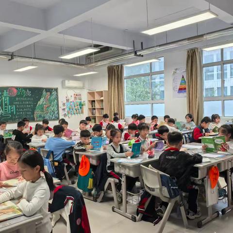 书韵满庭芳，童心逐书香