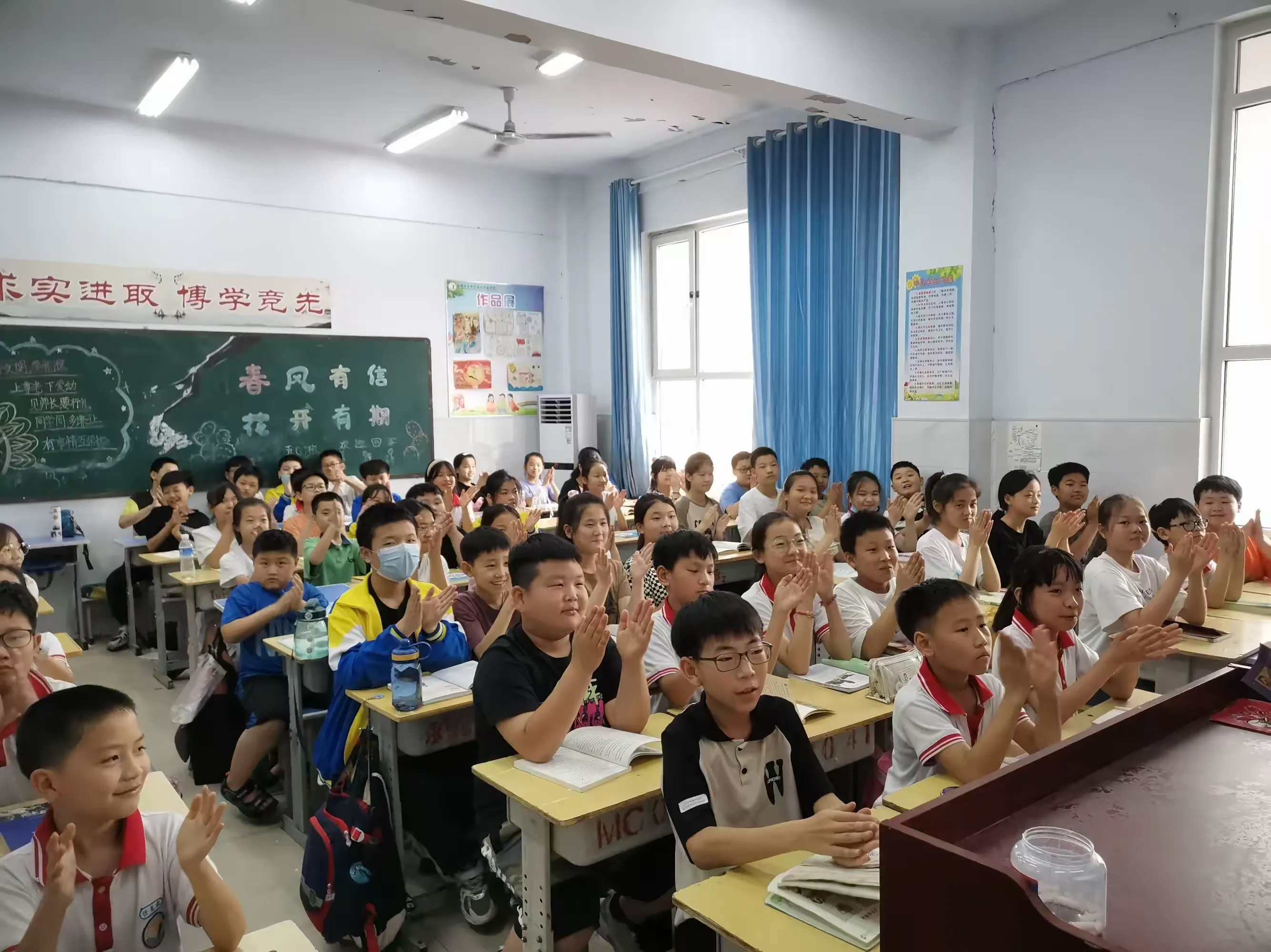简篇-第四实验学校【关爱学生幸福成长】书韵飘香 阅读悦美——五1班读书分享会