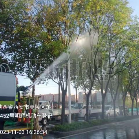 高陵区城管局开展雨后“大冲洗”活动