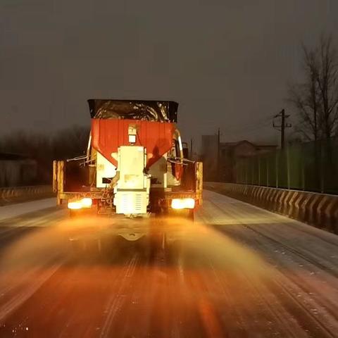 积极应对雨雪天气 做好公路保畅工作