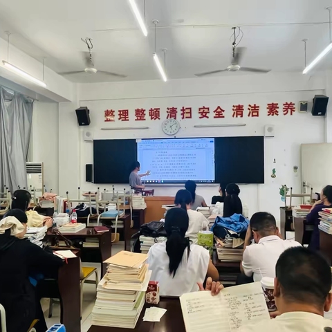强化法治意识，筑牢防欺凌防线——公共基础教学部2025-2026学年第一学期第四周政治教育学习