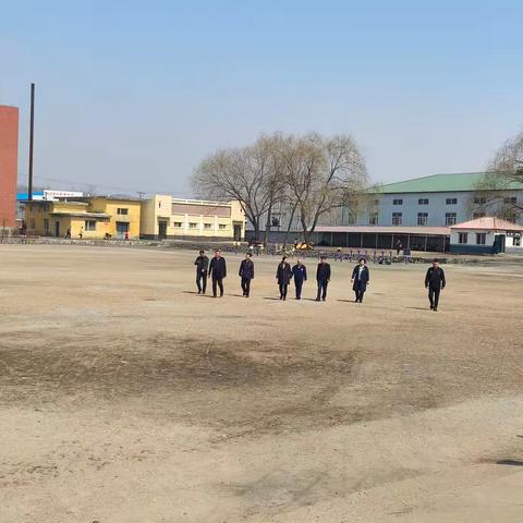 守护“舌尖上的安全”——市政府领导、教体局与市监局、消防队联合检查校园餐