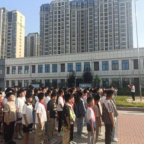 开启新学期   扬帆向未来——新郑市子产小学2023-2024学年上学期第一次升旗仪式