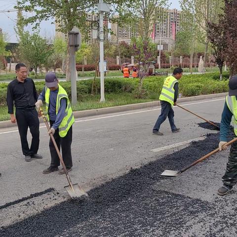 修复城区道路   共创平安家园                                  —市政股