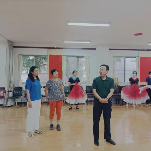 所长王北平前往第一党总支观看庆“八一”文艺汇演节目排练