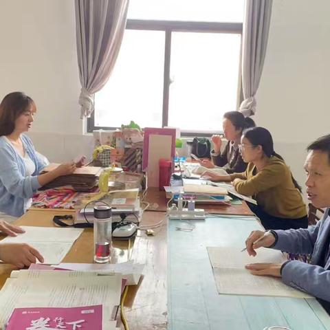 “历”览千载兴衰事， “史”鉴古今智慧光。