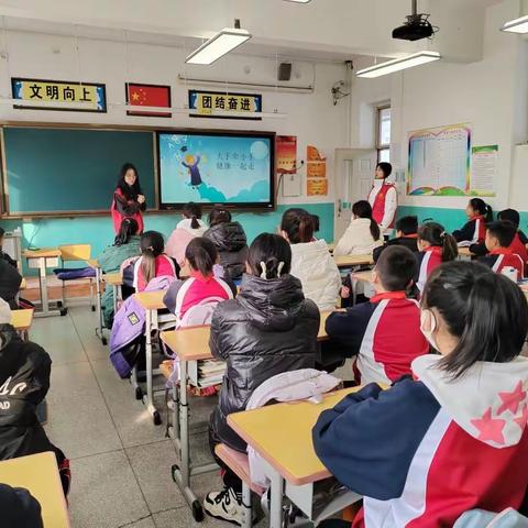 化工社区新时代文明实践站携手辽中区第四小学开展“大手牵小手 健康一起走”教育进校园主题活动