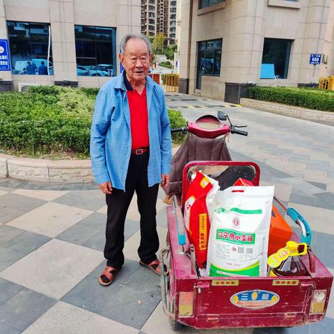 走访送温情 慰问暖人心——诸葛中心小学中秋节前慰问离退休教师