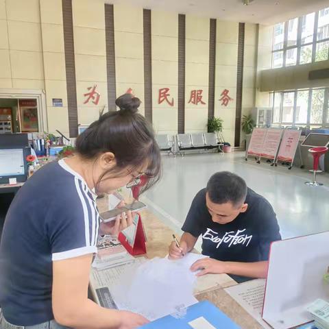 【蒙速办·呼宜办·帮办代办】 税苑社区为来访居民提供残疾人政策解读