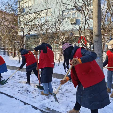 陵东街道西窑社区“路长制”专项行动暧人心