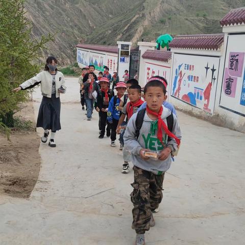 大树乡南阳洼小学拒绝使用非法车辆接送学生告知书