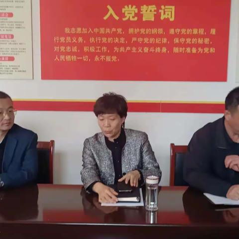 市林业局党组书记、局长冯晓梅带队到对口帮扶村组织驻村干部调整，并指导驻村工作。