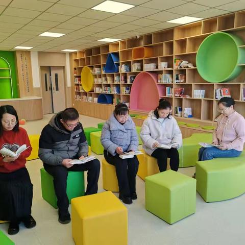 道德与法治名师陈玉凤工作室开展共读一本书