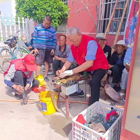 志愿服务暖人心 共建和谐新社区 ——茨沟街道组织开展“志愿服务赶庙会”活动