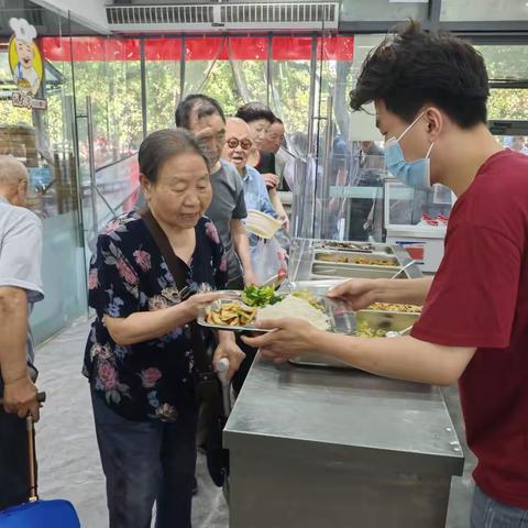 五一饭店“饭大爷”社区餐厅又有新名片啦｜全市首家社区拥军食堂试点店面在新城区韩森寨街道秦川社区揭牌