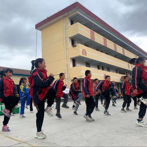 以健为益，以动为美———宕昌县哈达铺小学健美操社团