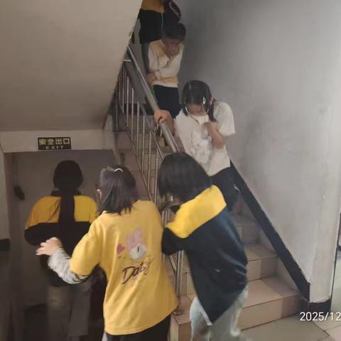 曾彦学生托管消防演练纪实