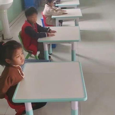 童欣幼儿园中班小朋友编程课