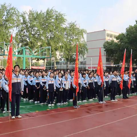以榜样为炬，赴青春山海 ——2024级高二下学期期中表彰大会