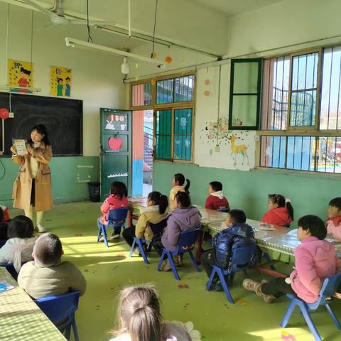 鄠邑区涝店镇艳红幼儿园中一班手工制作——《猫头鹰眼镜》