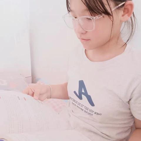 第七小学“1+5+N”多彩暑假——“暑假好时节 阅读正当时”课外阅读活动