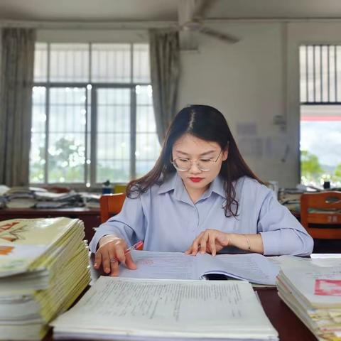 “丹心一片育桃李，春风化雨润无声”——黄陂中学六月份最美教师