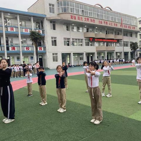 一招一式皆是韵，戏曲舞蹈入童心——人民路小学戏曲舞蹈社团活动纪实