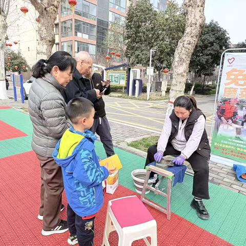 学雷锋 践于行 | 便民服务进社区，温情涌动暖人心