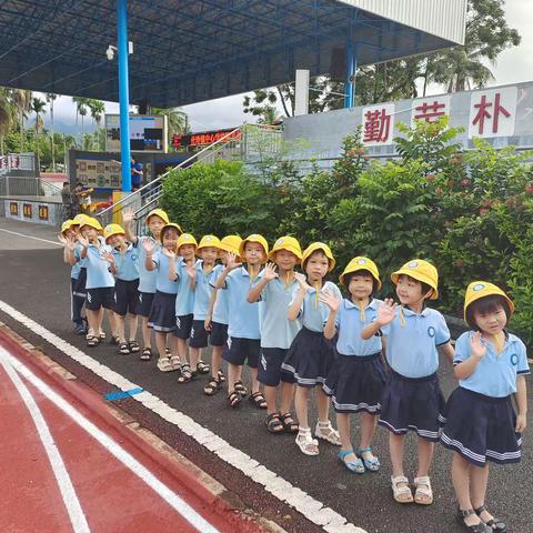 参观小学初体验、幼小衔接促成长——展旺幼儿园毕业班参观什玲镇中心学校活动