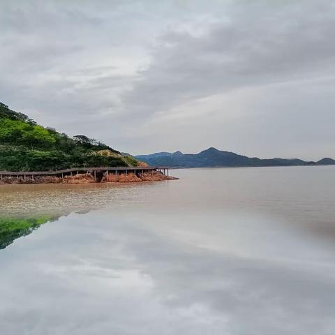 游山玩水