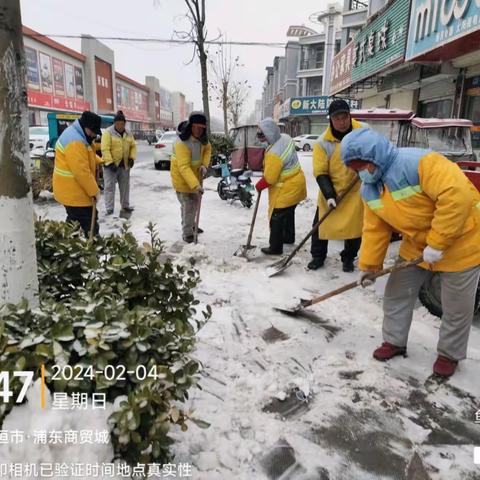 新春瑞雪降，环卫清雪忙